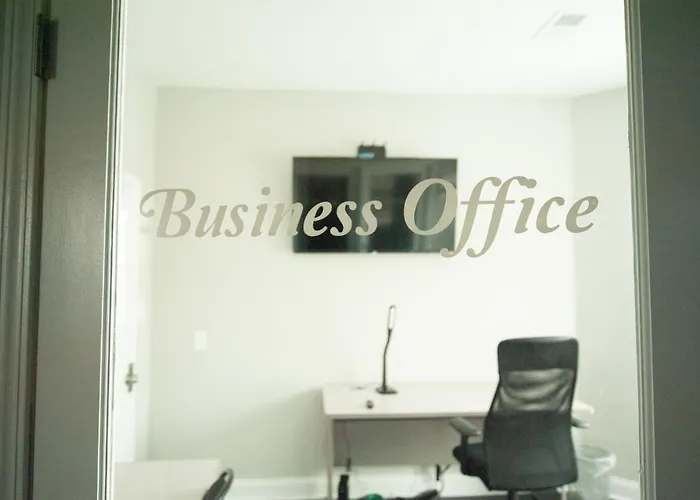 7 Star The Malia Oasis 3br 1 Half Bath Office Space * Chicago